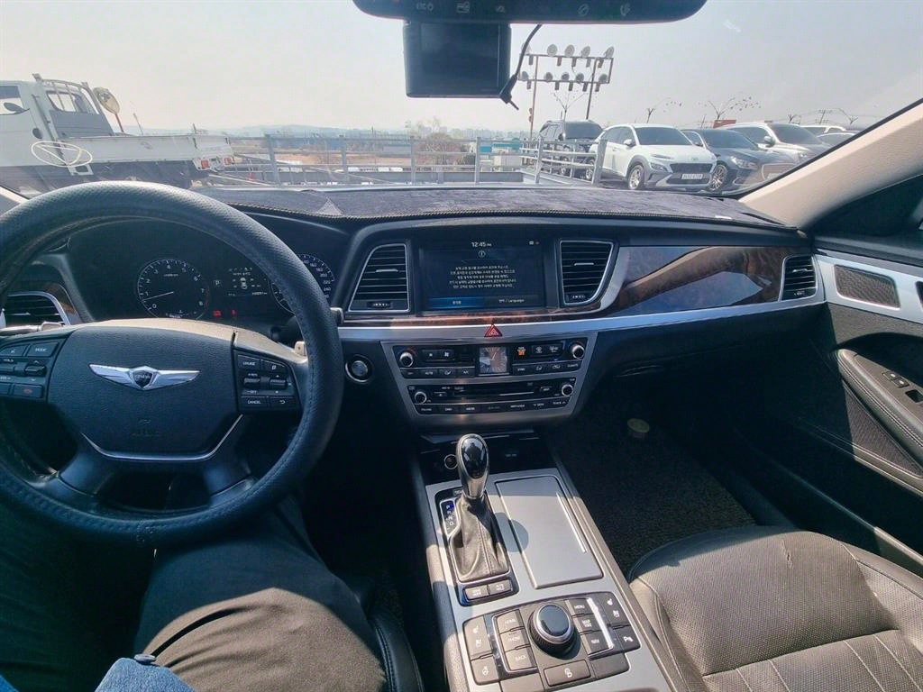 HYUNDAI Genesis - Vista 10