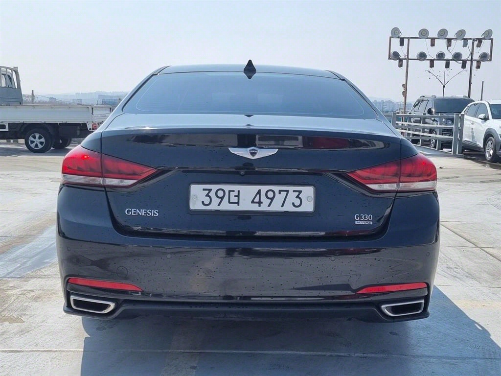 HYUNDAI Genesis - Vista 4