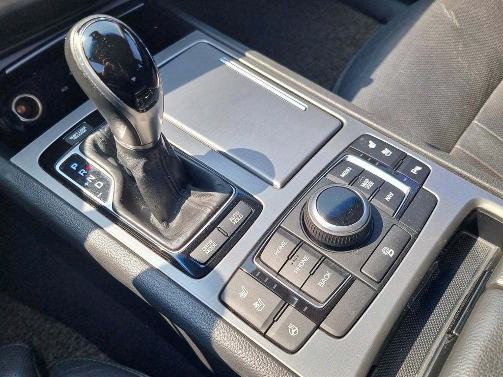 HYUNDAI Genesis - Vista 11