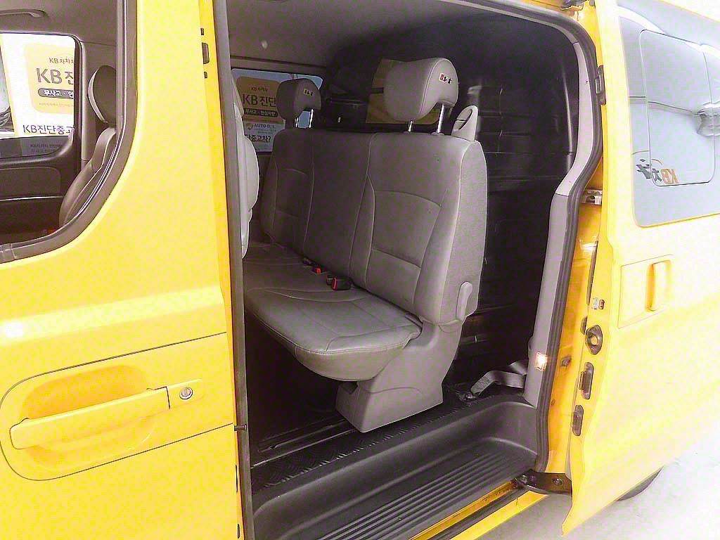 HYUNDAI Starex - Vista 6