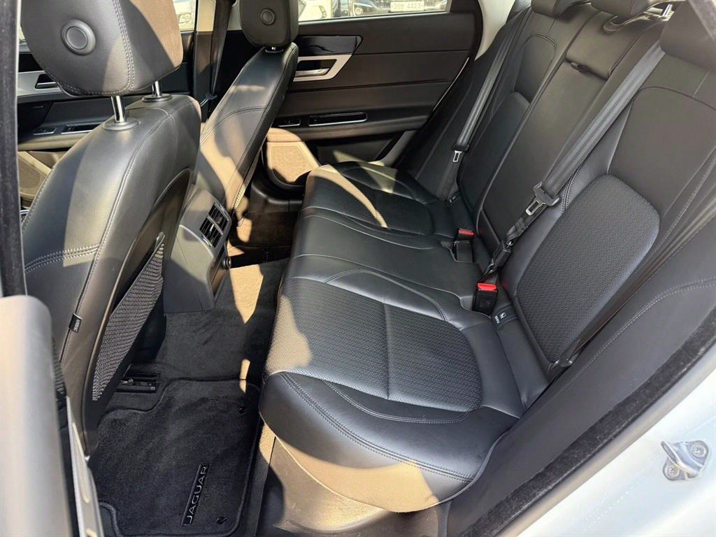 Jaguar XF 2018 Blanco - Importación desde Corea - HF Imports Iquique - Foto 1