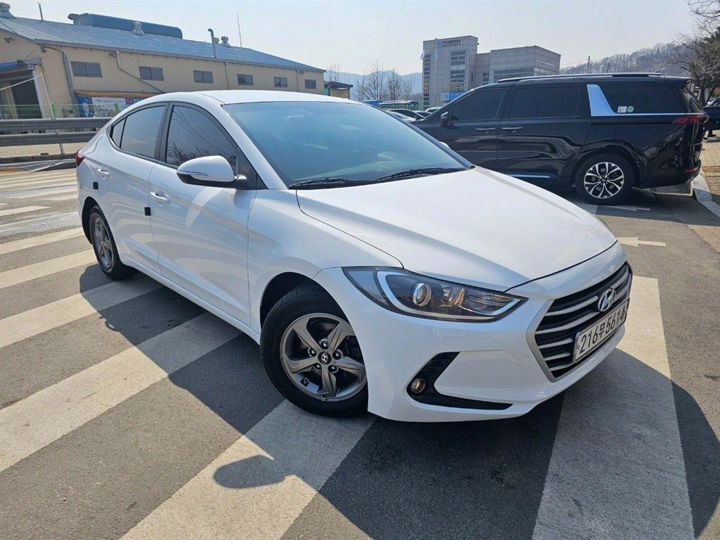 HYUNDAI Avante - Vista 8