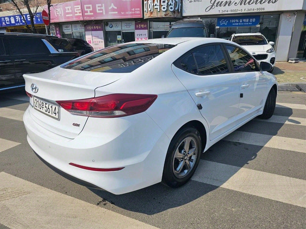 HYUNDAI Avante - Vista 6