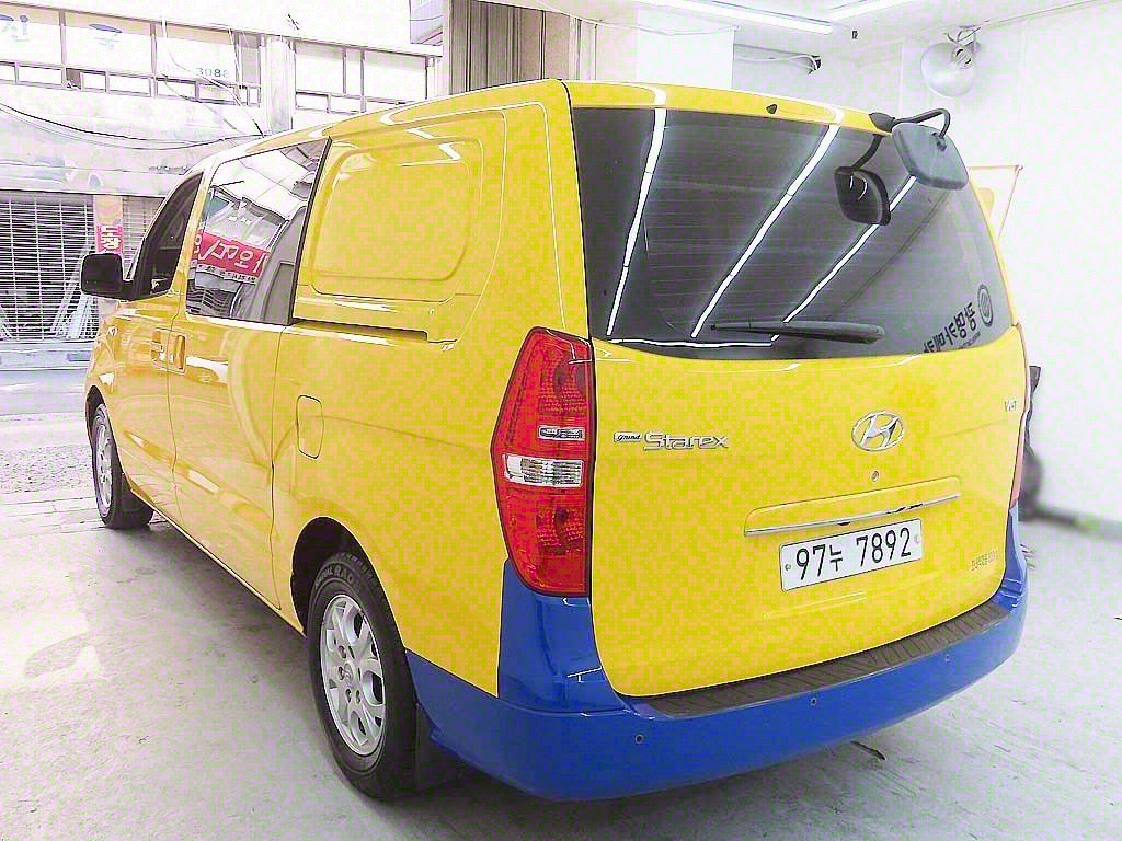 HYUNDAI Starex - Vista 4