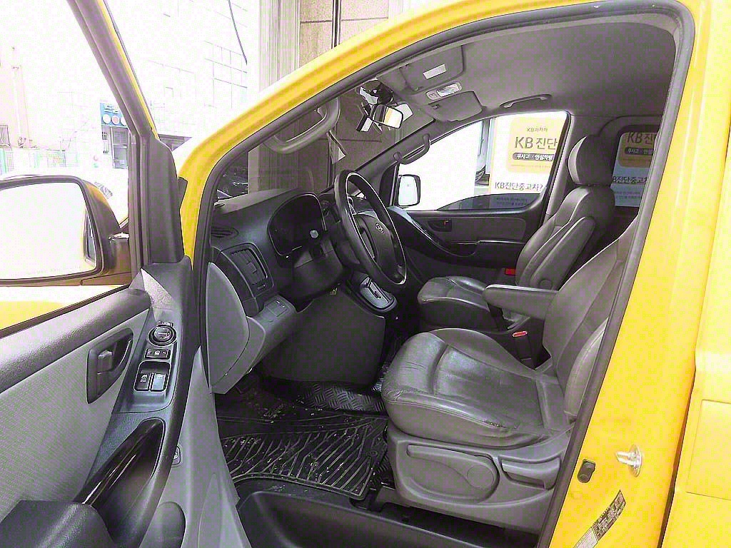 HYUNDAI Starex - Vista 5