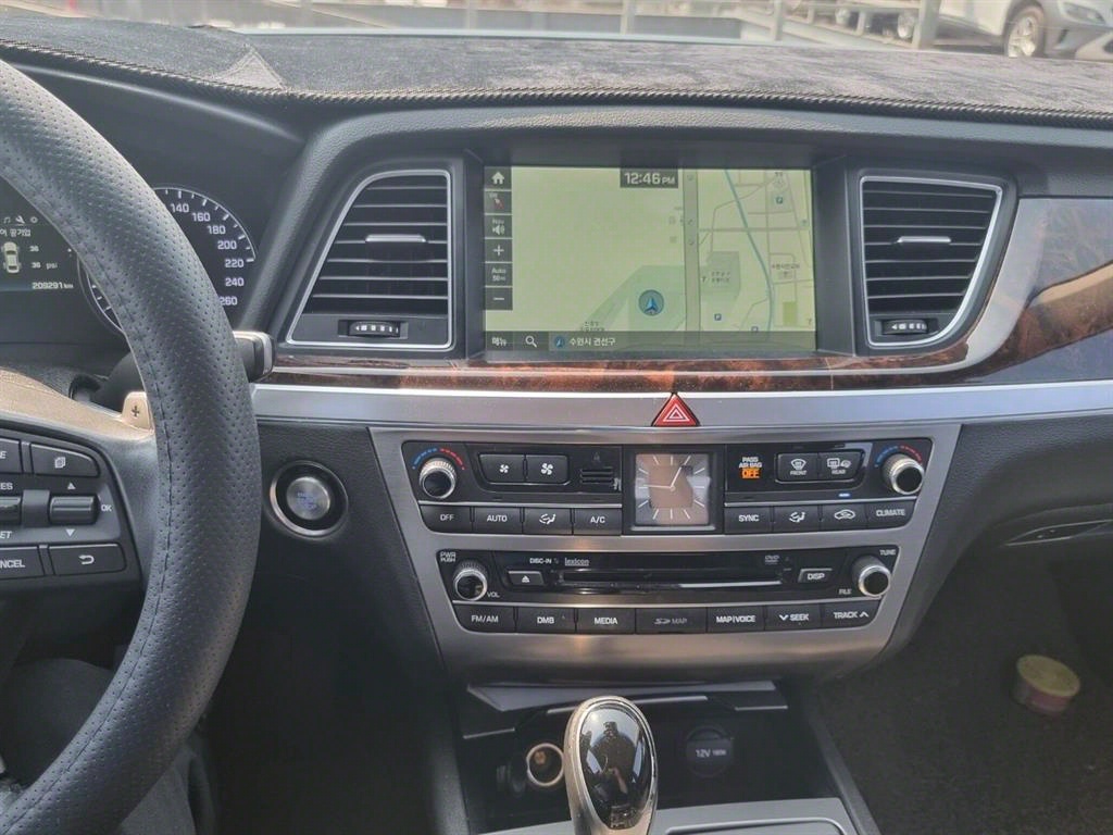 HYUNDAI Genesis - Vista 8