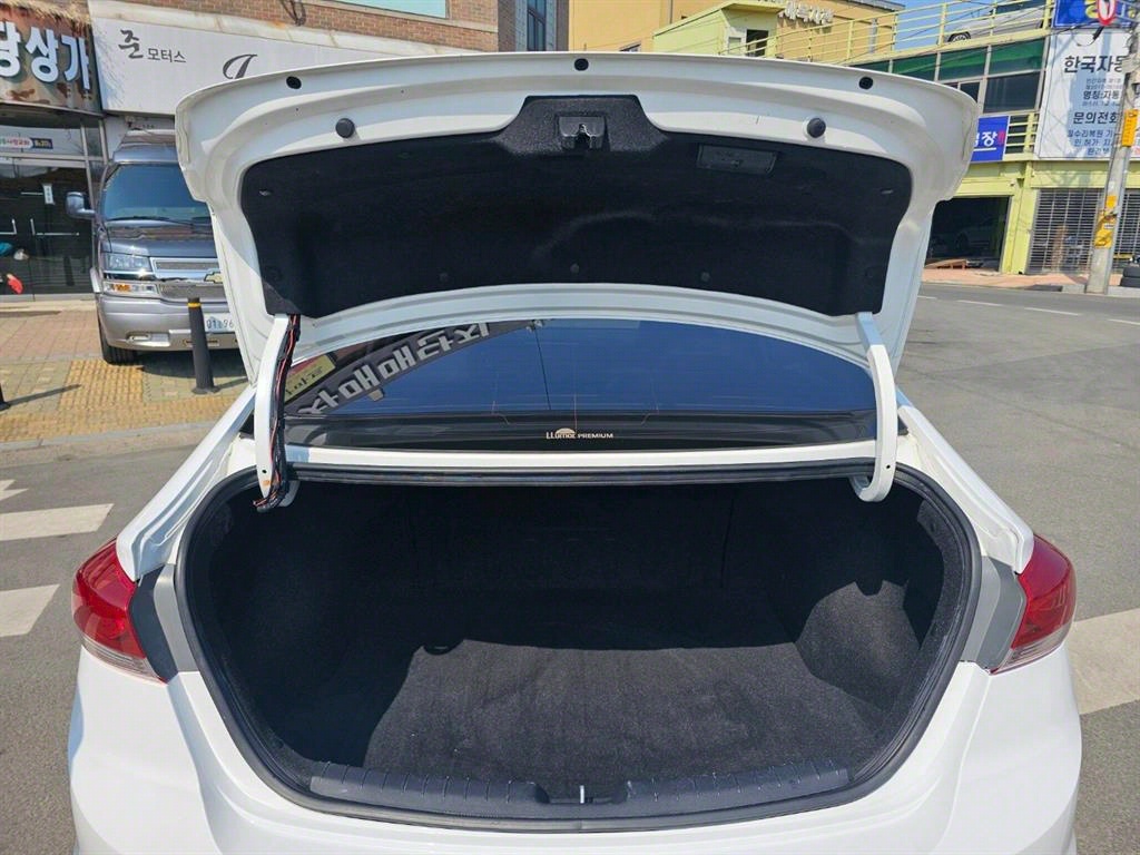 HYUNDAI Avante 2017 Blanco - Importación desde Corea - HF Imports Iquique - Foto 19