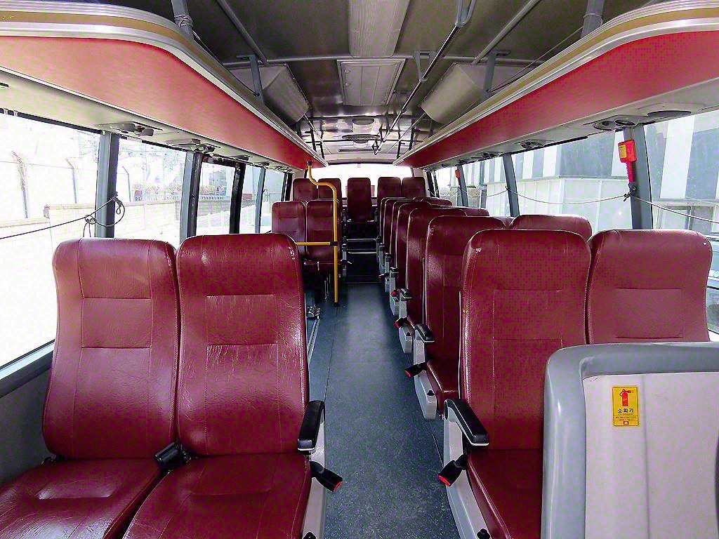 medium and large bus Medium Daewoo Bus - Vista 7