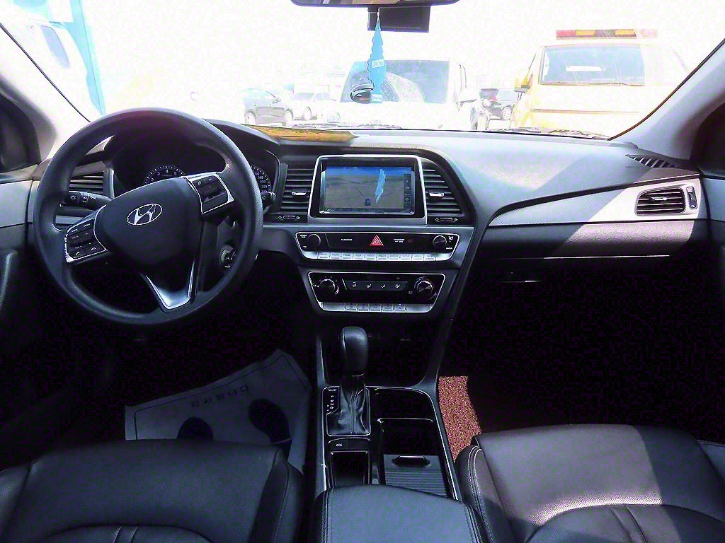 HYUNDAI Sonata - Vista 9