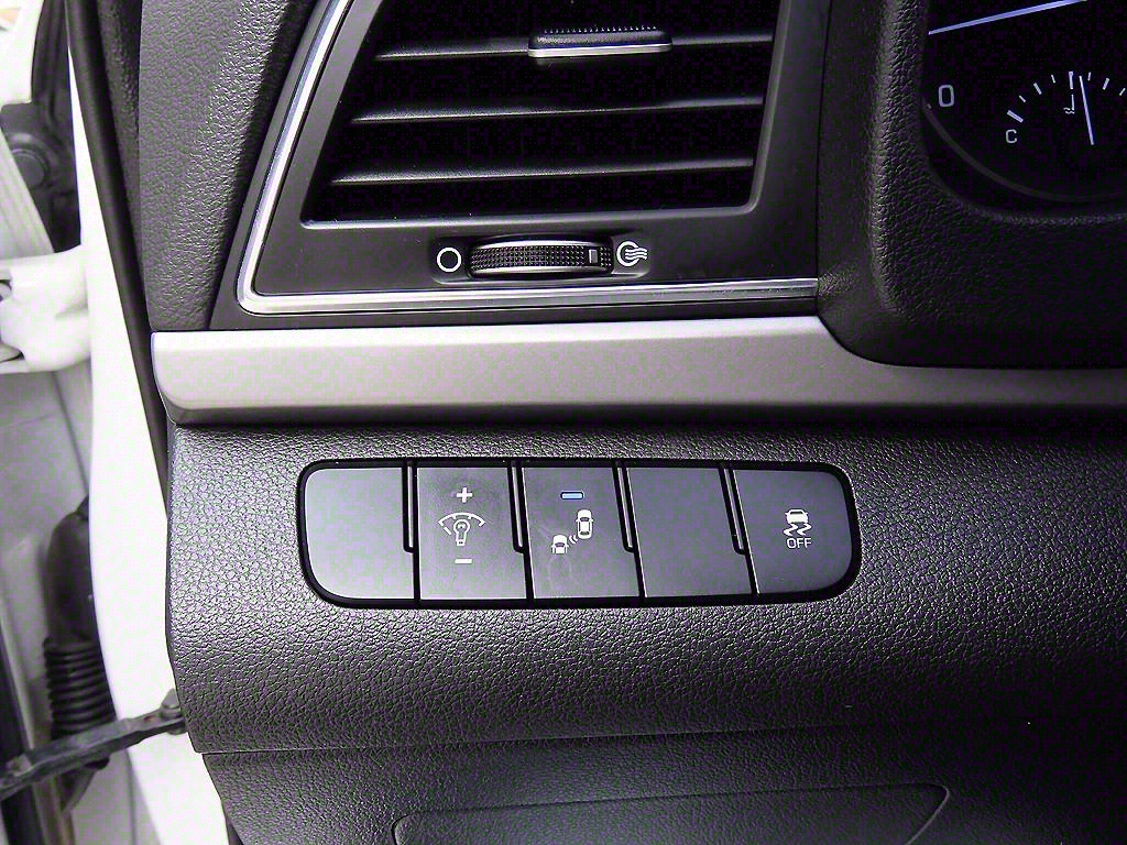 HYUNDAI Avante - Vista 12