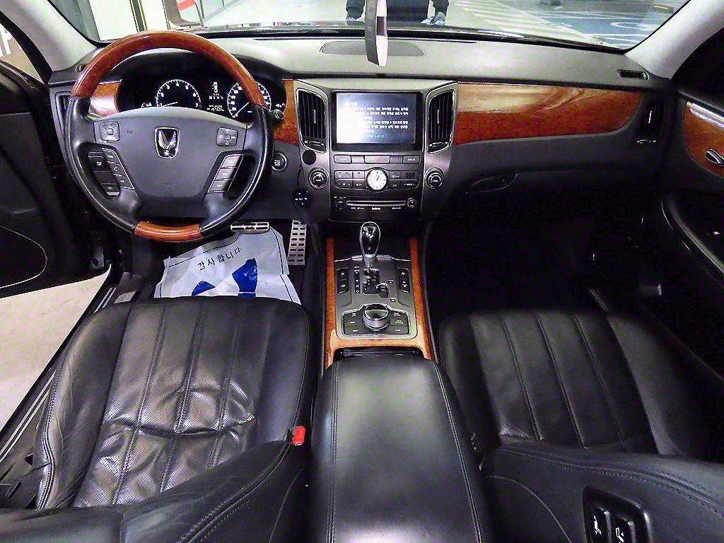 HYUNDAI Equus - Vista 10