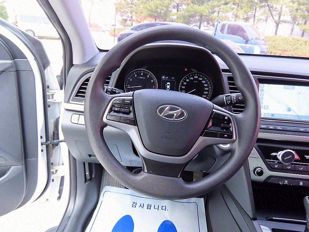 HYUNDAI Avante - Vista 8