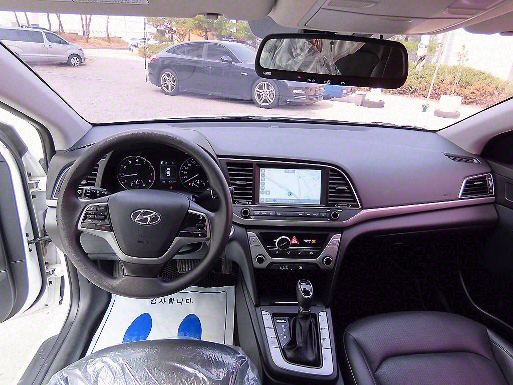 HYUNDAI Avante - Vista 7