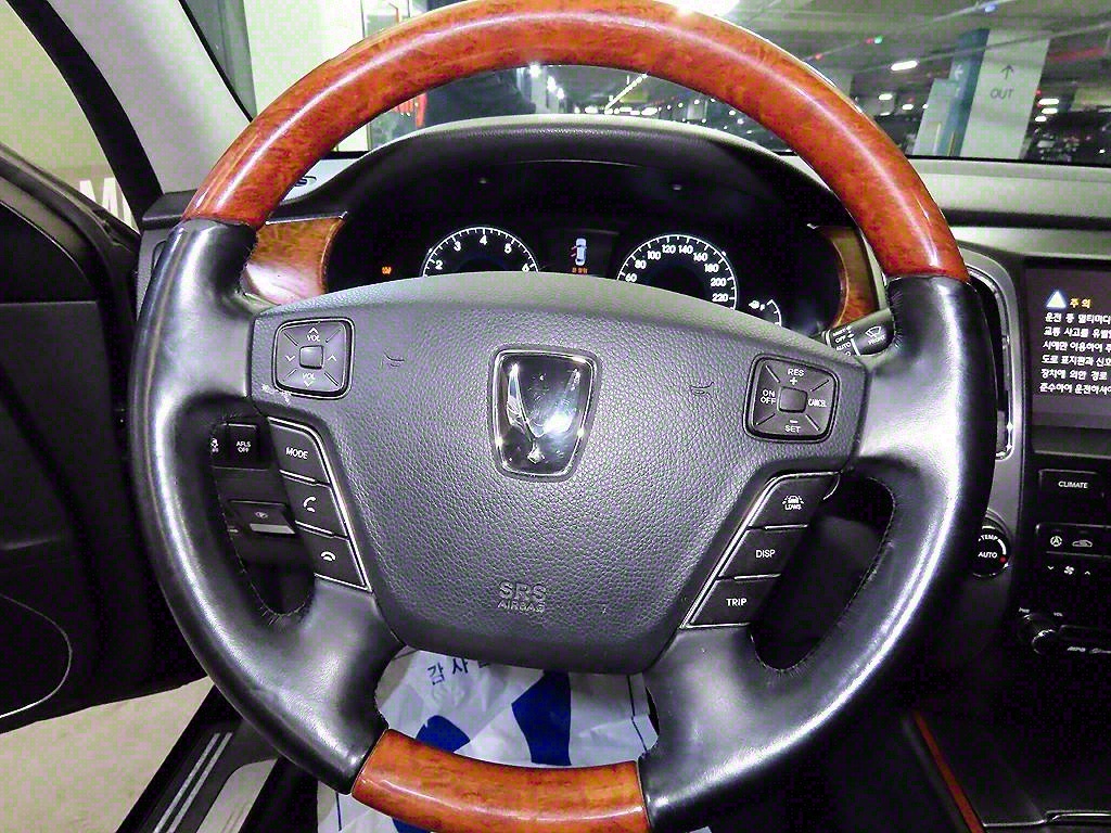 HYUNDAI Equus - Vista 8