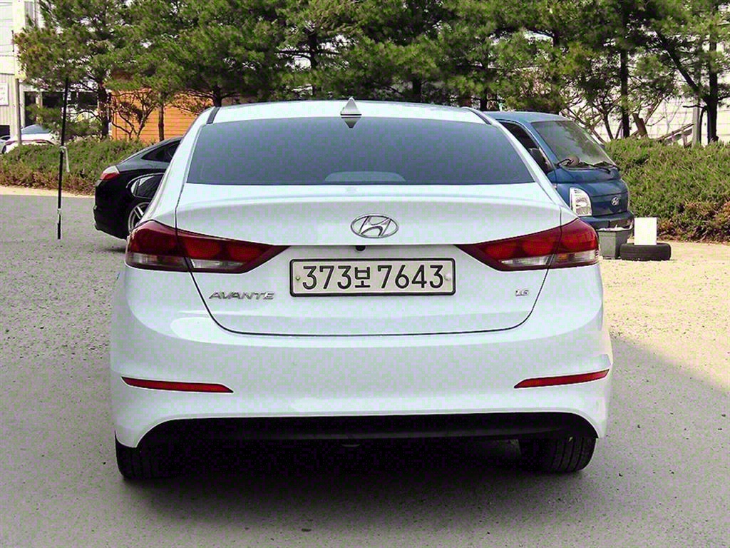 HYUNDAI Avante - Vista 4