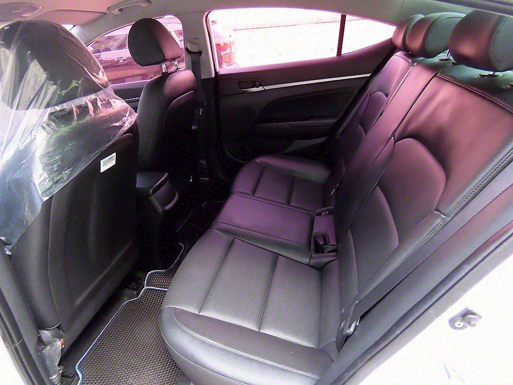 HYUNDAI Avante - Vista 6