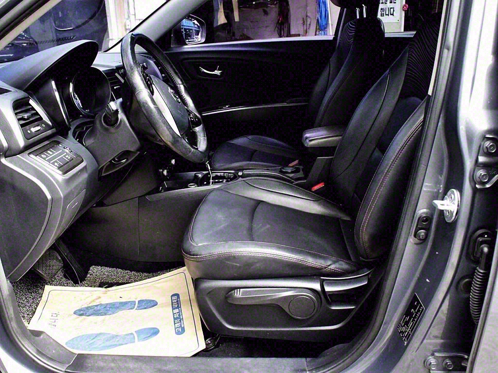 Ssangyong Tivoli - Vista 9