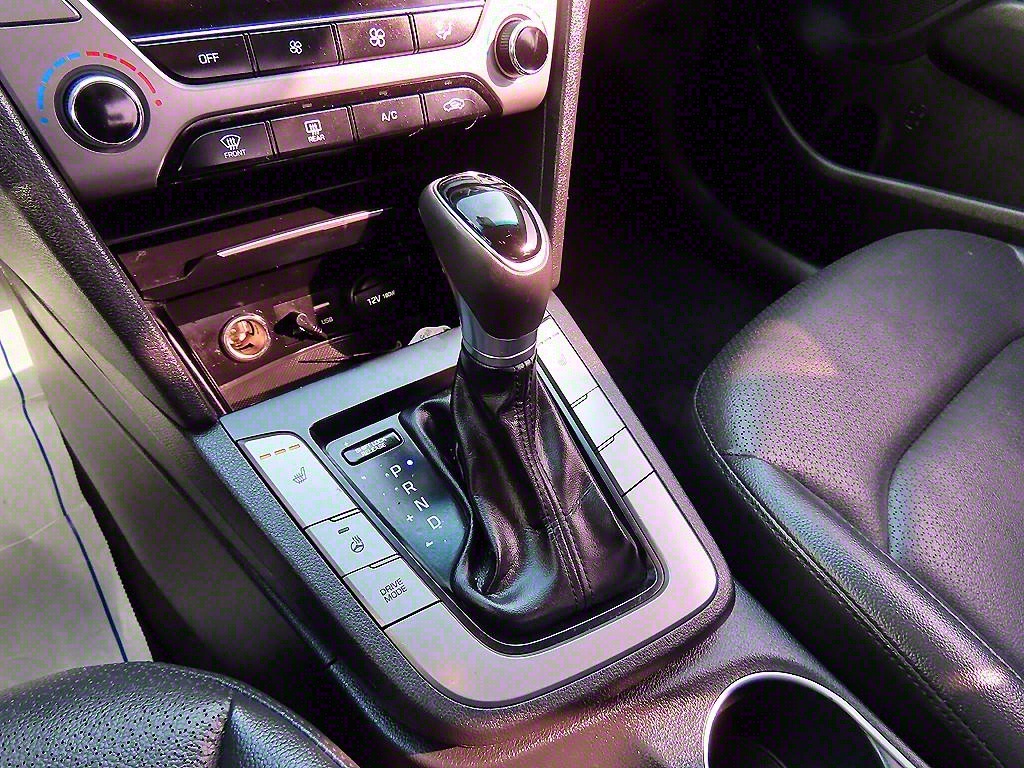 HYUNDAI Avante - Vista 10