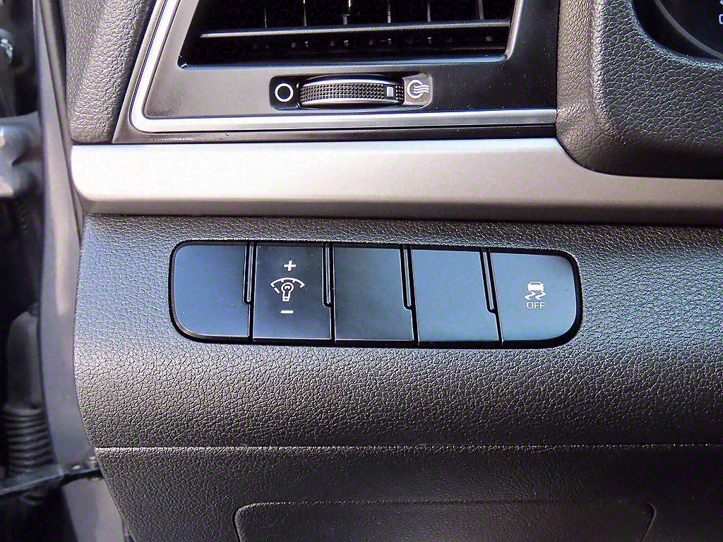 HYUNDAI Avante - Vista 12