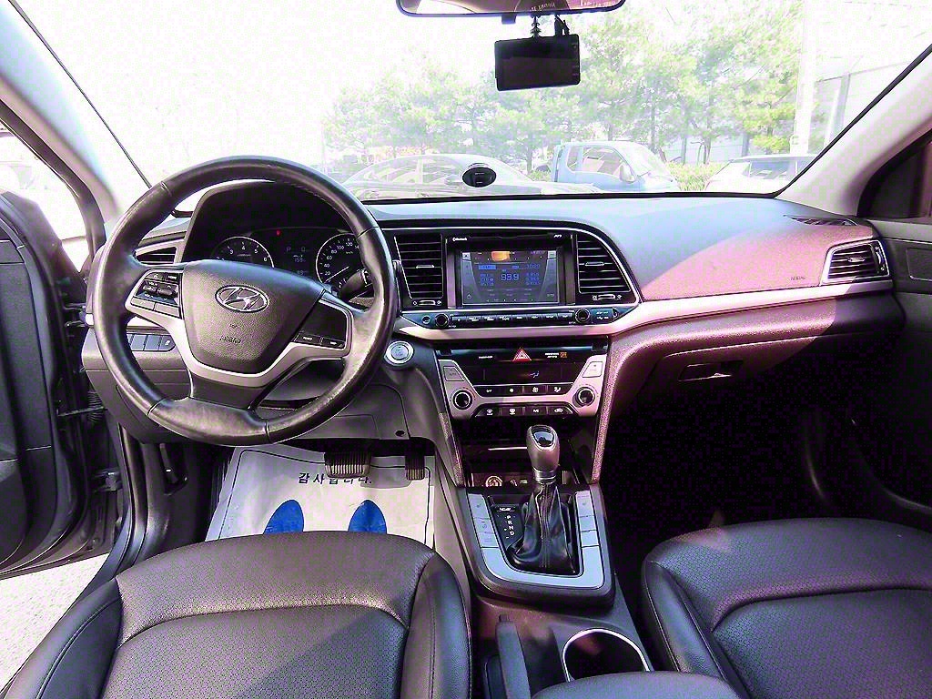 HYUNDAI Avante - Vista 7