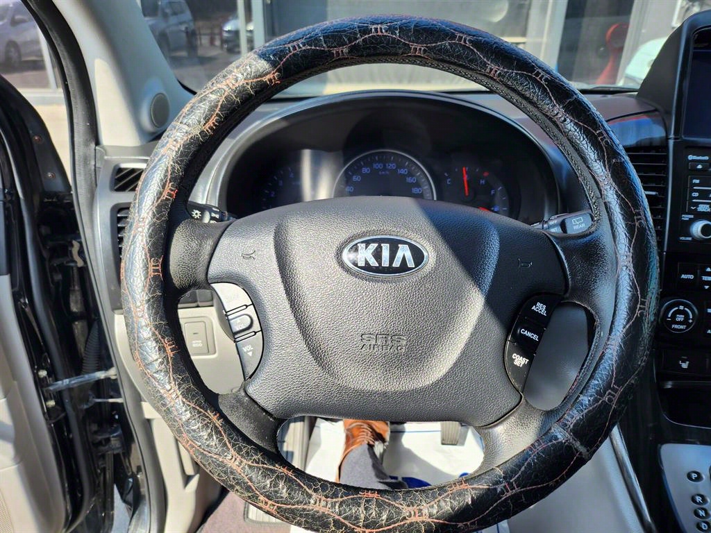 KIA Carnival - Vista 11