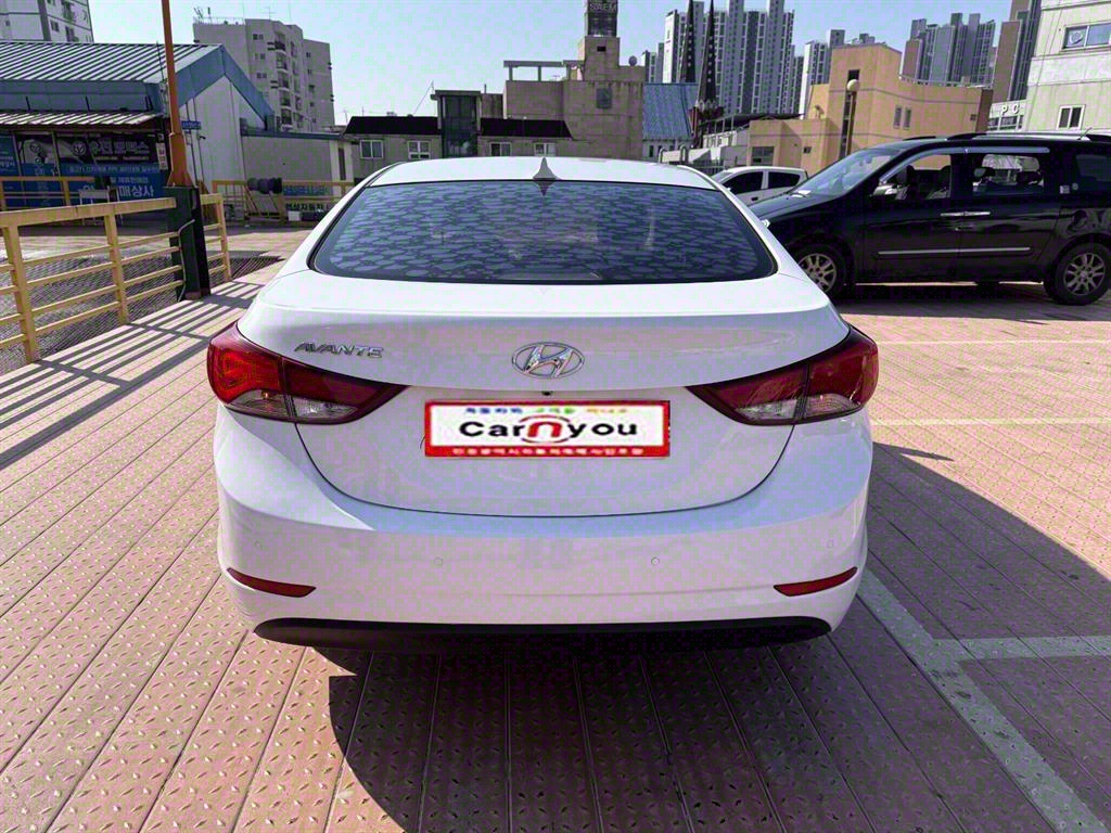 HYUNDAI Avante - Vista 4