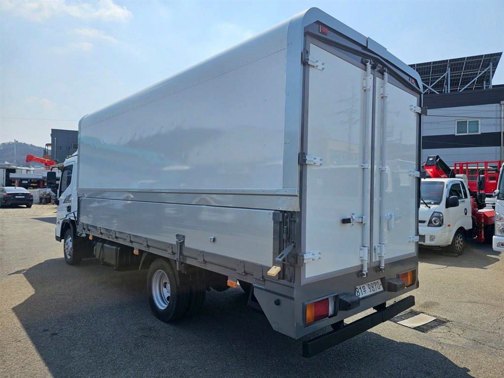 medium and large cargo truck - Vista 7