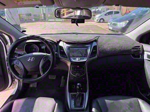 HYUNDAI Avante - Vista 6