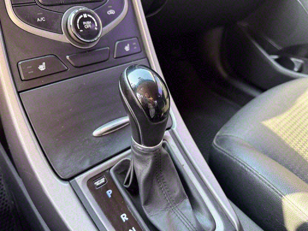 HYUNDAI Avante - Vista 11