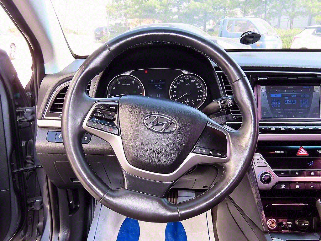 HYUNDAI Avante - Vista 8