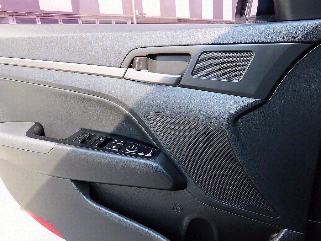 HYUNDAI Avante - Vista 11