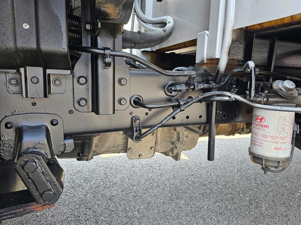 medium and large cargo truck - Vista 11