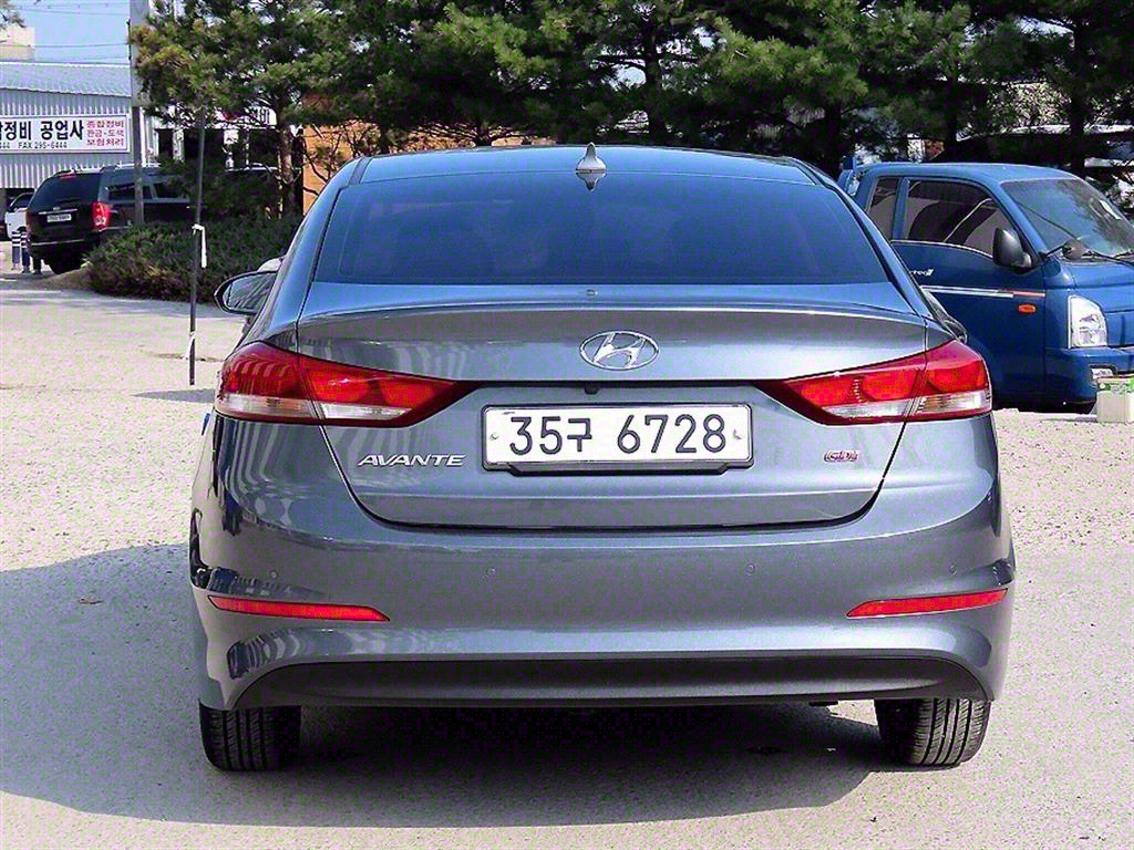 HYUNDAI Avante - Vista 4