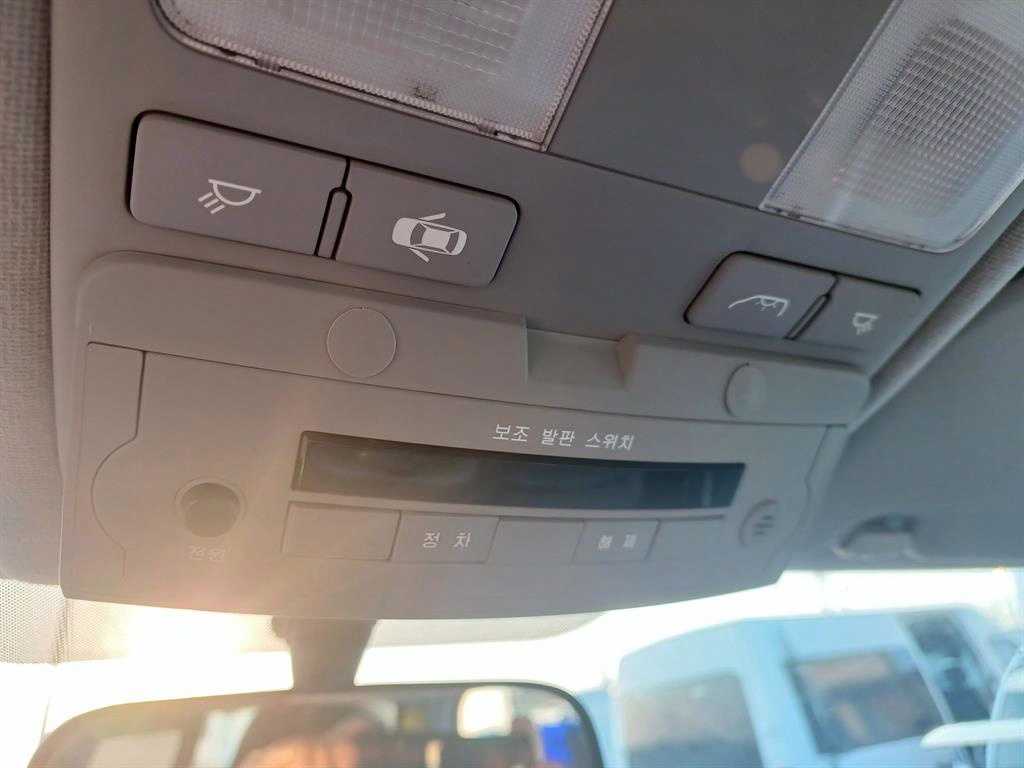 HYUNDAI Starex - Vista 9