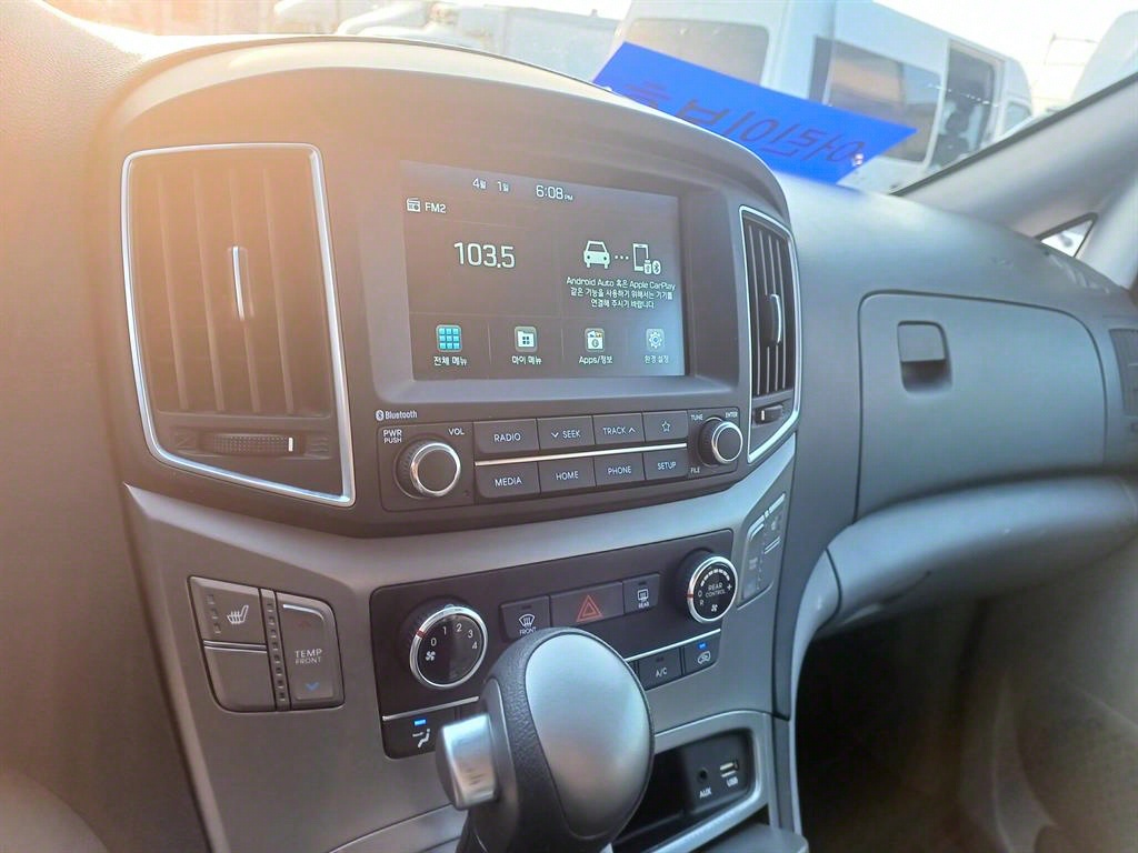 HYUNDAI Starex - Vista 7