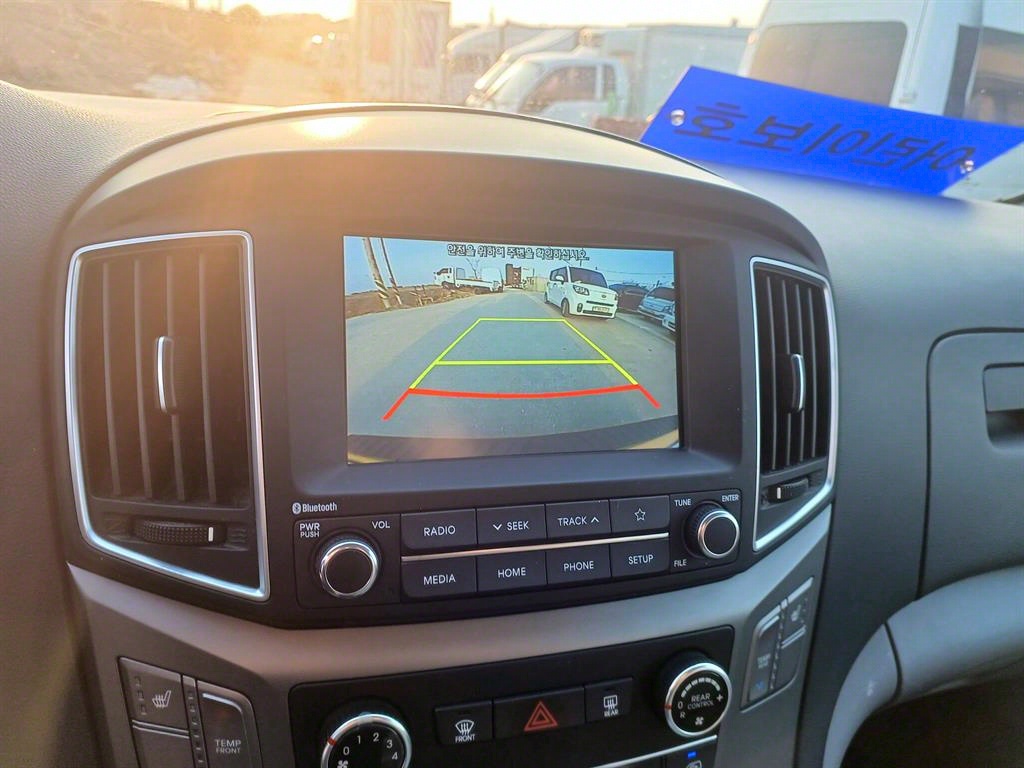 HYUNDAI Starex - Vista 8