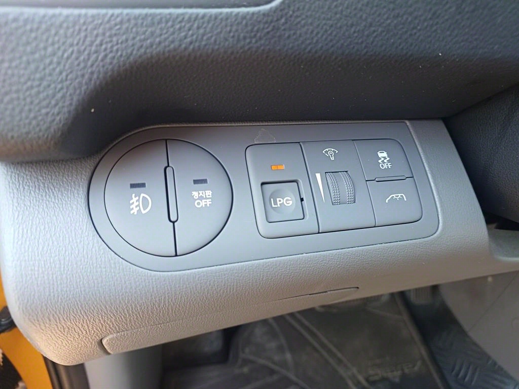 HYUNDAI Starex - Vista 10