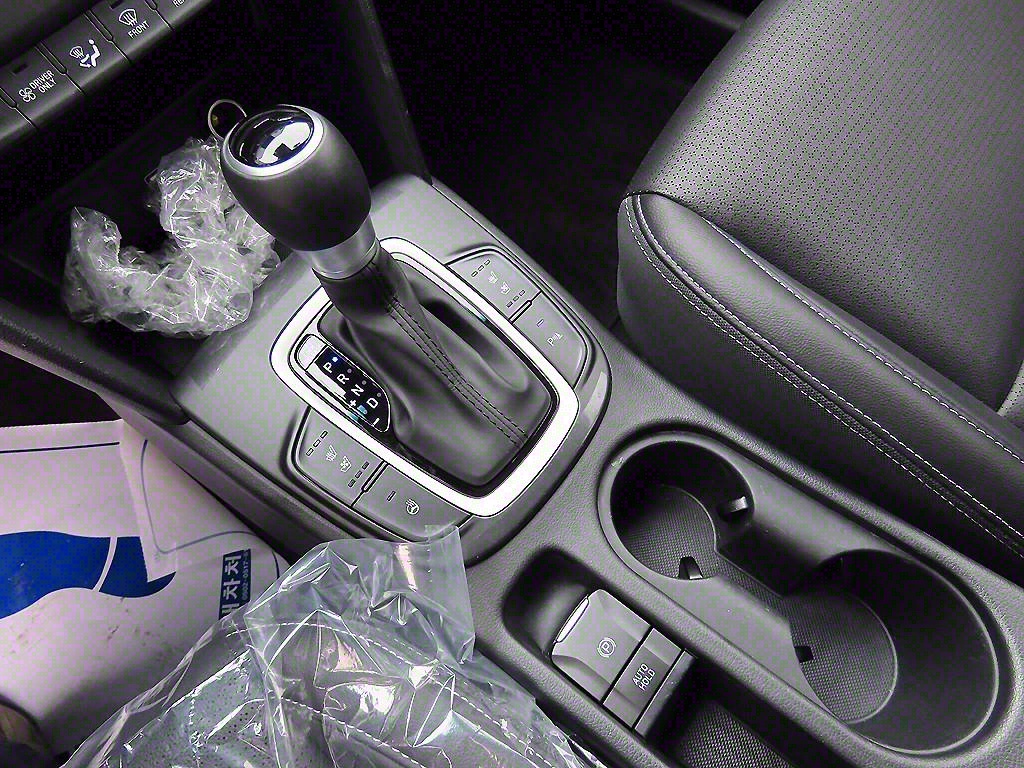 HYUNDAI Kona - Vista 10