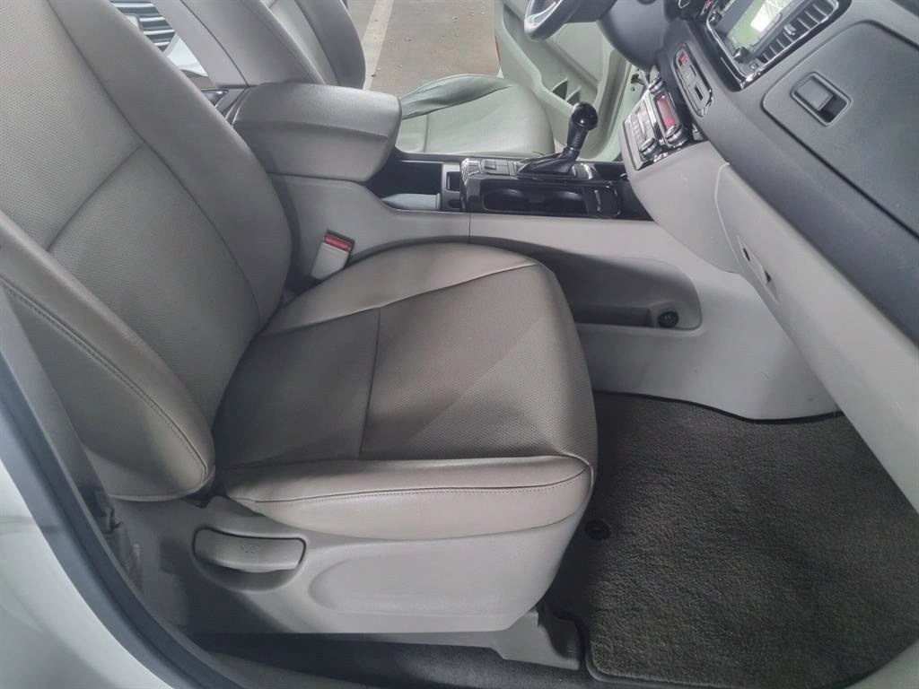 KIA Carnival - Vista 8