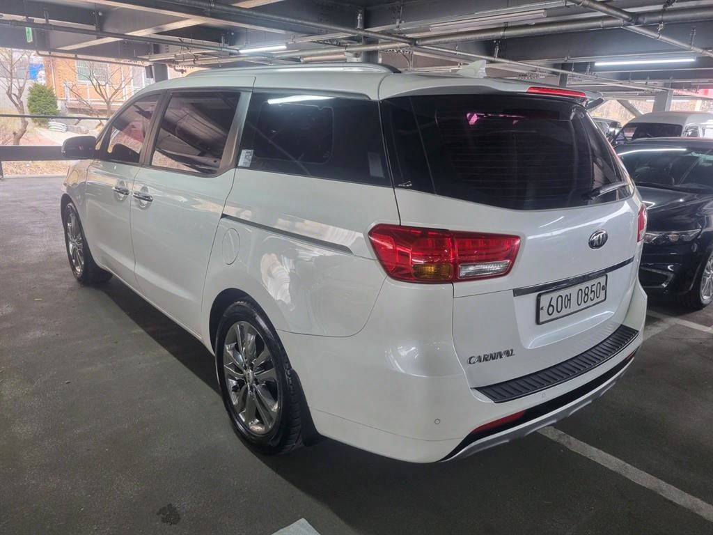 KIA Carnival - Vista 4