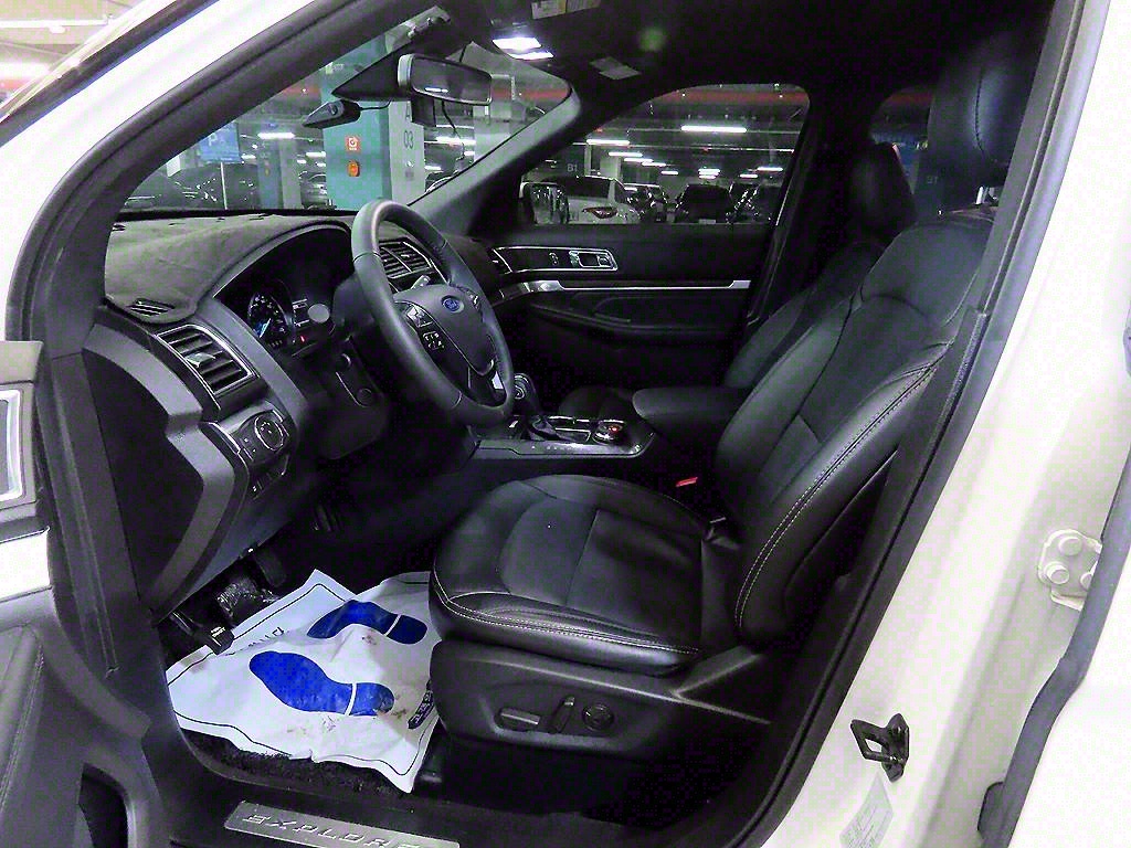 Ford Explorer - Vista 6