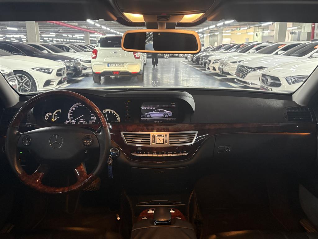 Mercedes Benz S Class - Vista 12