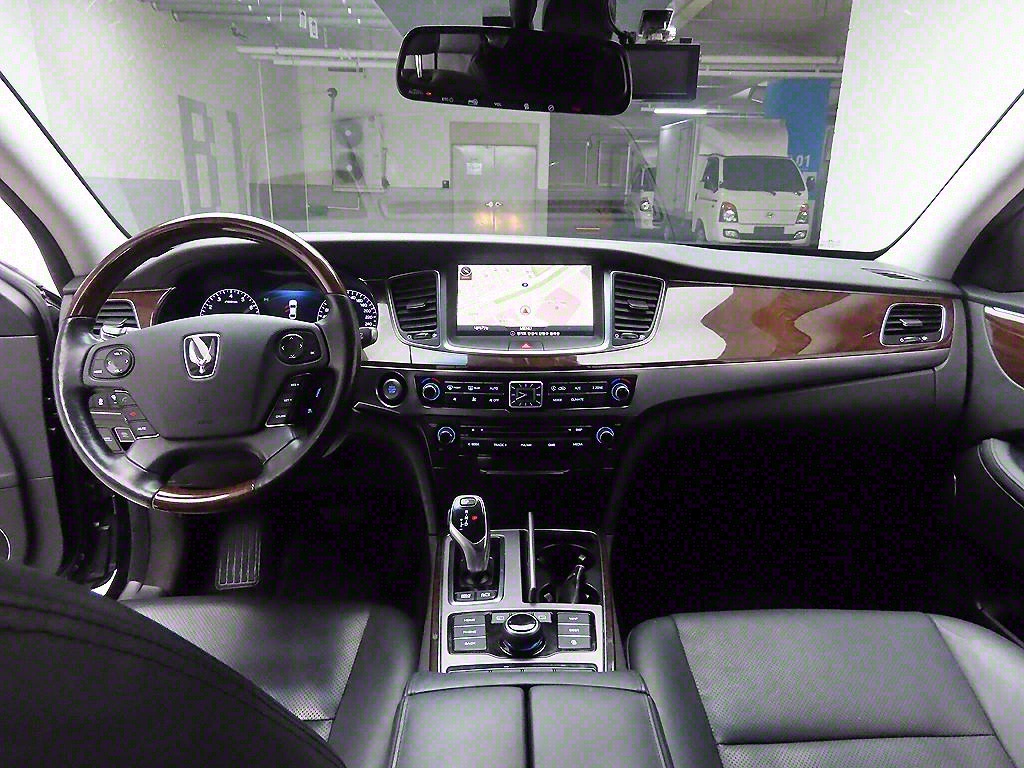 HYUNDAI Equus - Vista 8