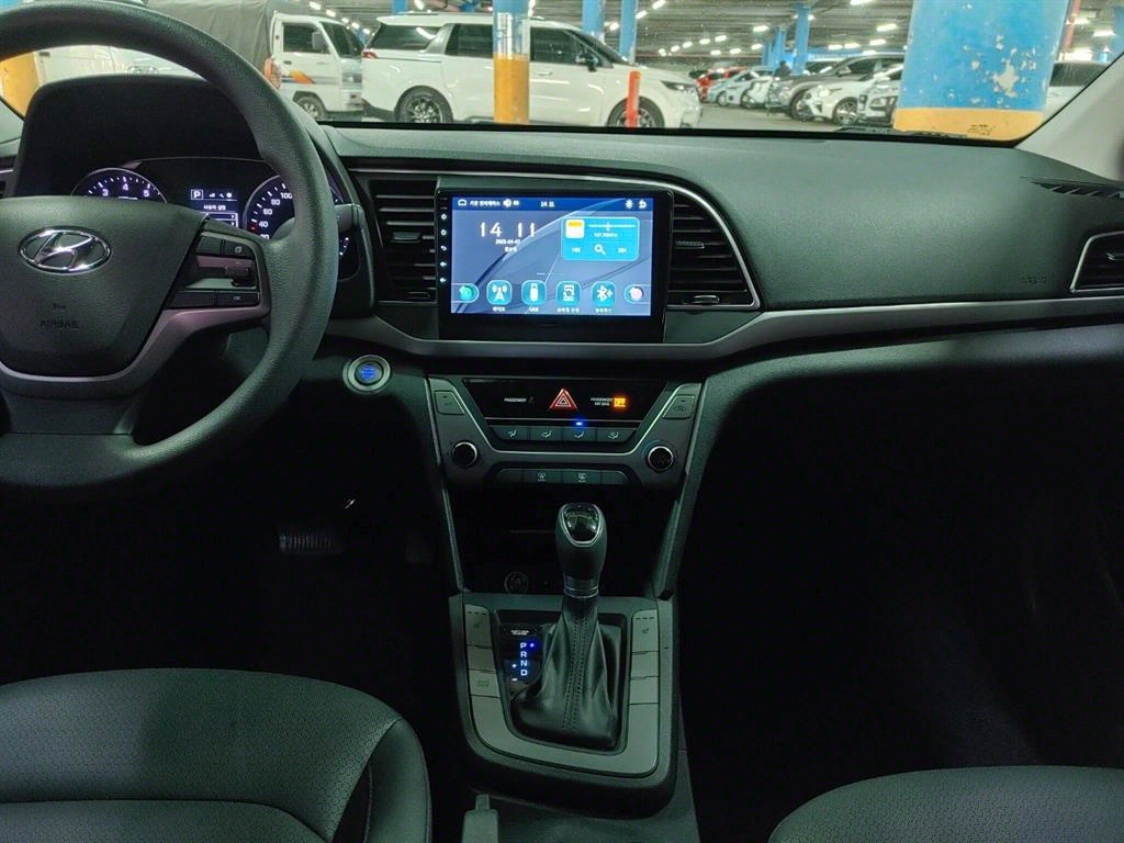 HYUNDAI Avante - Vista 8