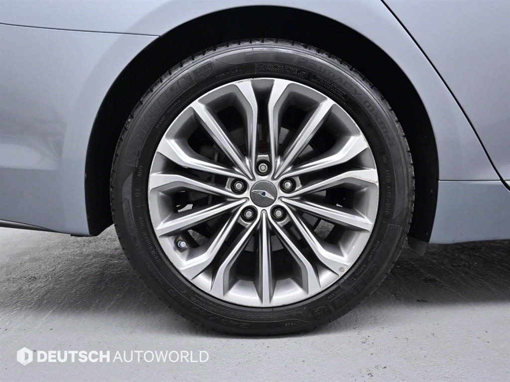 HYUNDAI Genesis - Vista 5