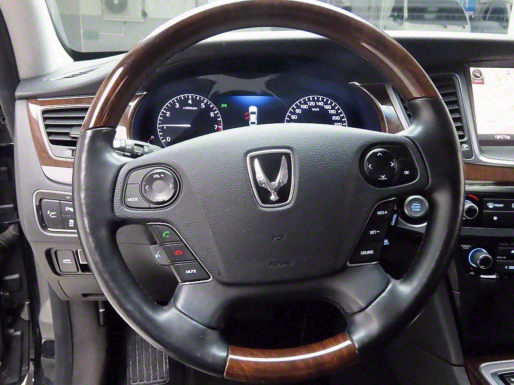 HYUNDAI Equus - Vista 7