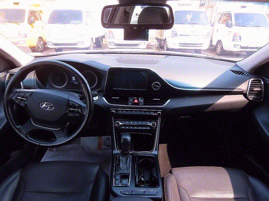 HYUNDAI Grandeur - Vista 9