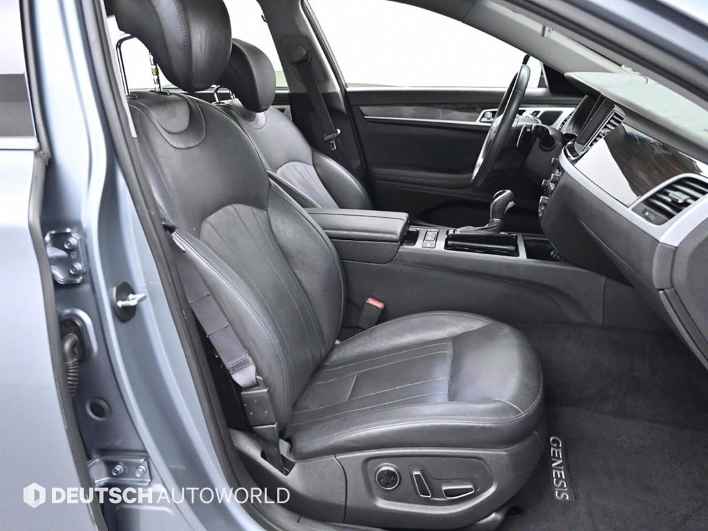 HYUNDAI Genesis - Vista 10