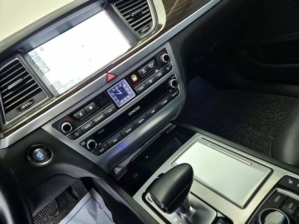 Genesis G80 - Vista 10