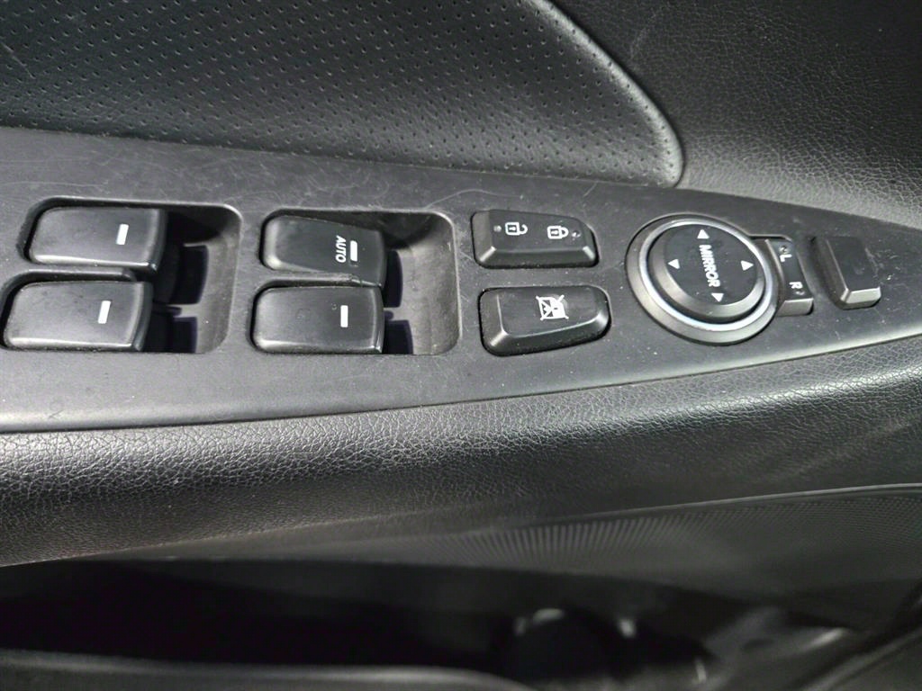 HYUNDAI Sonata - Vista 6